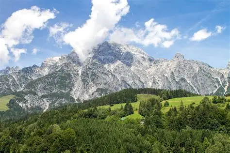 Almhütte mit Panorama-Blick über die Berge